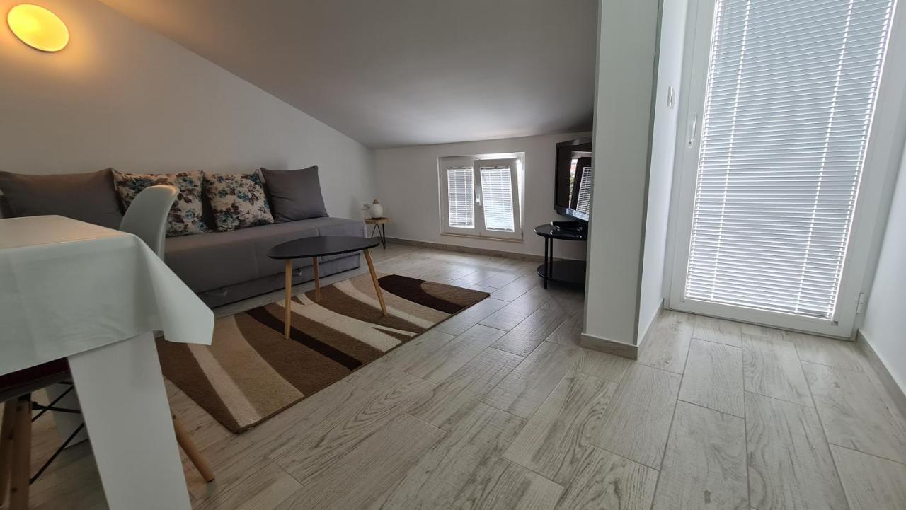 Apartmani Dami ノヴァリャ エクステリア 写真